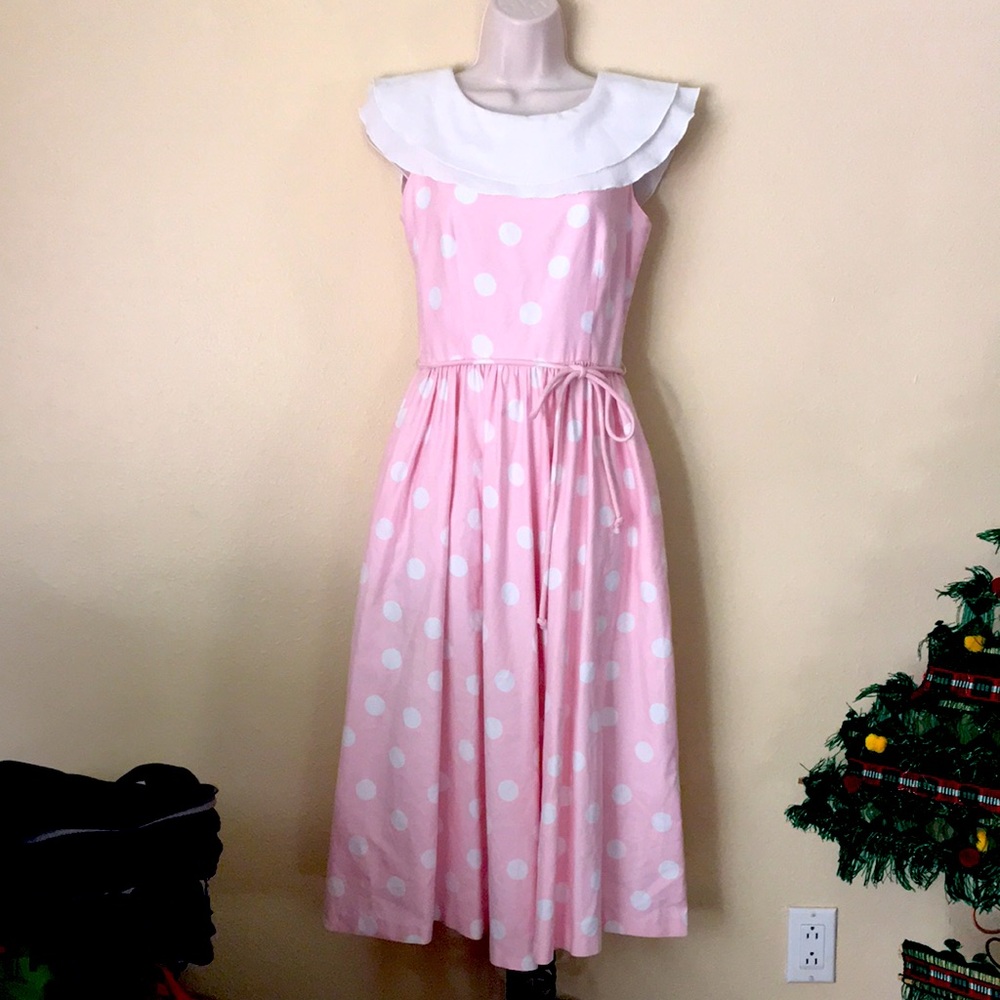 Vintage Lanz Pink Poka dot dress. V-back, White collar, belted, Size 8